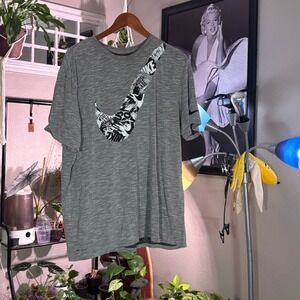 Nike Dri-FIT Gray T-Shirt with Bold Graphic Logo Men's Athletic Top